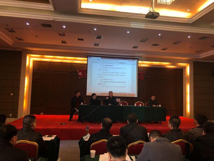 绿波双数找特码,手拿葫芦也是八打一个生肖详细解答、解释与落实、详细解答解释落实